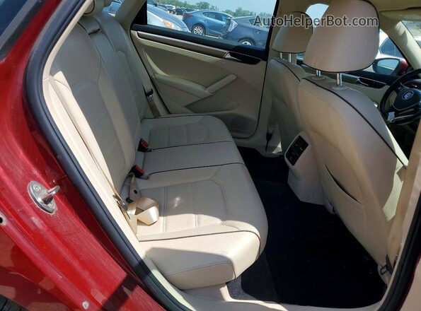 1VWBA7A37JC030939 2018 VOLKSWAGEN PASSAT Red Rear seats view