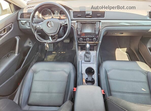 1VWBA7A38JC042839 2018 VOLKSWAGEN PASSAT Белый Вид панели приборов