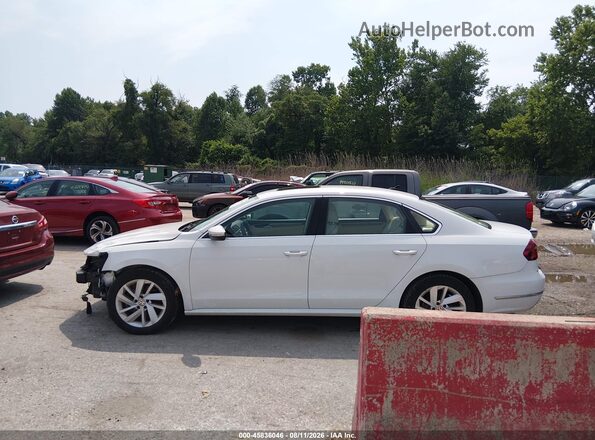 1VWBA7A39JC027797 2018 VOLKSWAGEN PASSAT White 