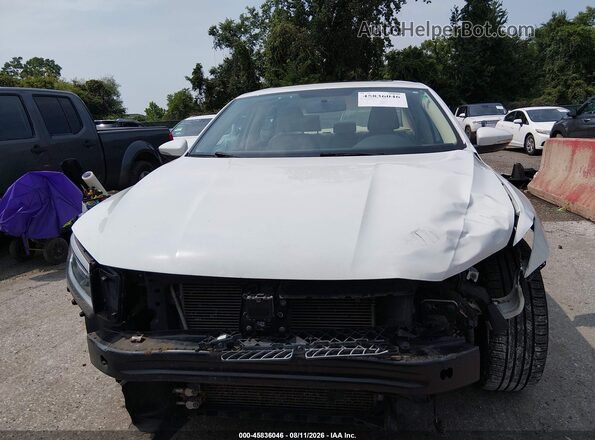 1VWBA7A39JC027797 2018 VOLKSWAGEN PASSAT White Front view