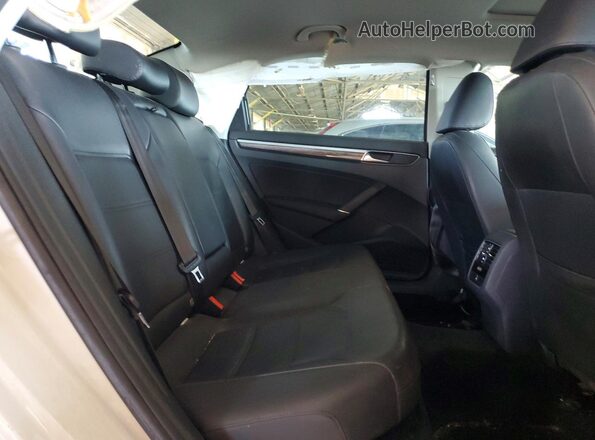 1VWBA7A3XJC021331 2018 VOLKSWAGEN PASSAT White Вид задньої частини салону