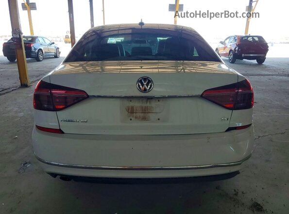 1VWBA7A3XJC021331 2018 VOLKSWAGEN PASSAT White Вид салону спереду