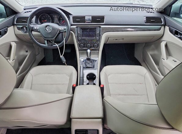 1VWBA7A3XJC039327 2018 VOLKSWAGEN PASSAT Silver Առջևի վահանակի տեսք