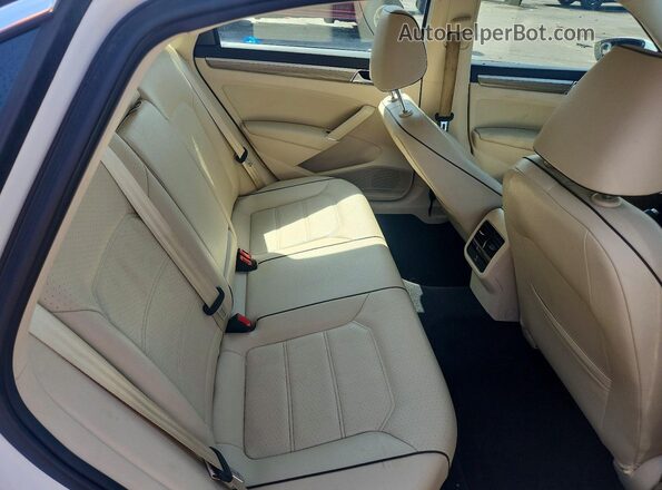 1VWBS7A30GC053453 2016 VOLKSWAGEN PASSAT White Вид задніх сидінь