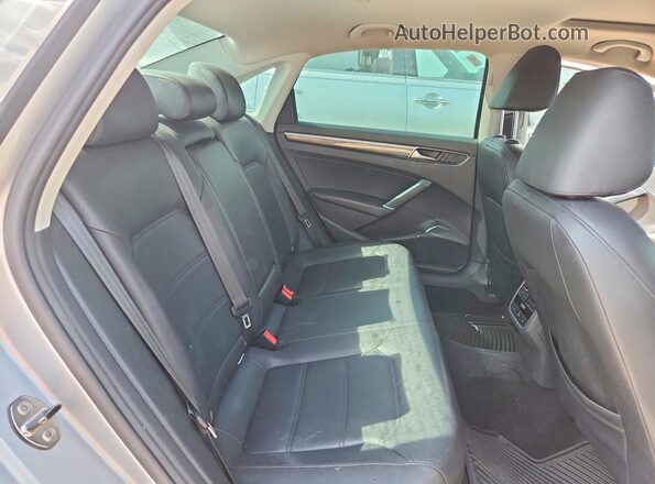 1VWBS7A31GC050707 2016 VOLKSWAGEN PASSAT Silver Widok tylnych siedzeń