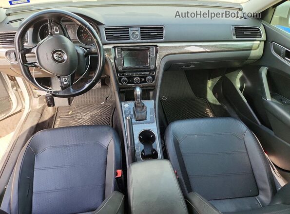 1VWBS7A31GC050707 2016 VOLKSWAGEN PASSAT Silver Widok deski rozdzielczej