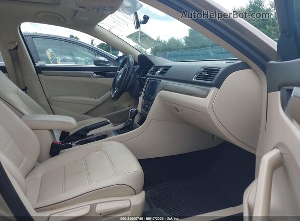 1VWBS7A32GC014461 2016 VOLKSWAGEN PASSAT Gold Widok wnętrza z przodu