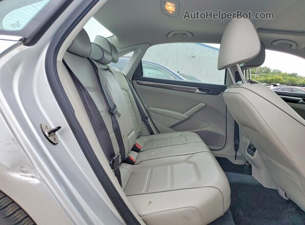 1VWBS7A34GC032010 2016 VOLKSWAGEN PASSAT Silver Вид задніх сидінь