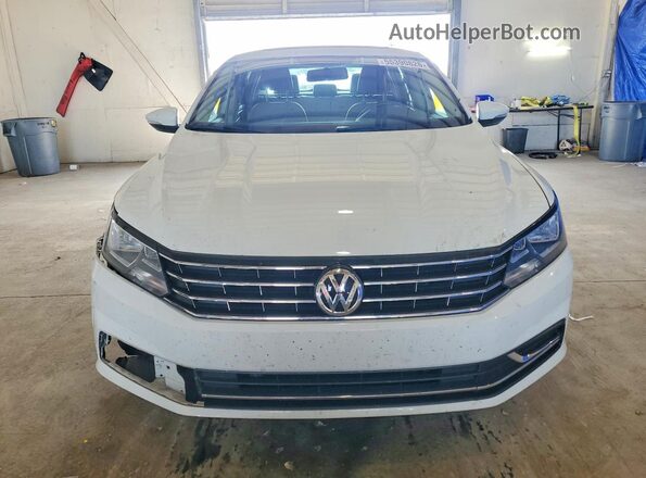 1VWBT7A30HC012075 2017 VOLKSWAGEN PASSAT White Widok z przodu