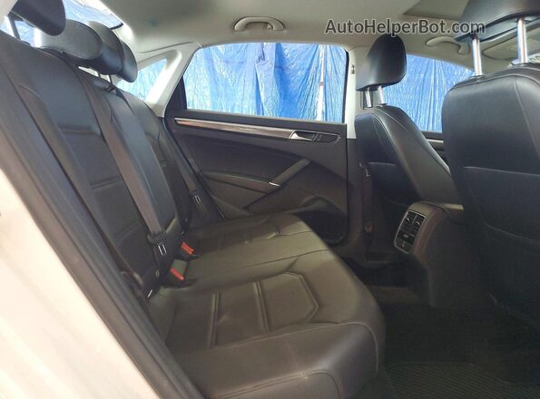 1VWBT7A30HC012075 2017 VOLKSWAGEN PASSAT White Widok tylnych siedzeń