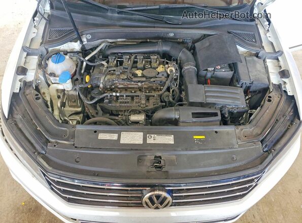 1VWBT7A30HC012075 2017 VOLKSWAGEN PASSAT White Widok wnętrza z tyłu