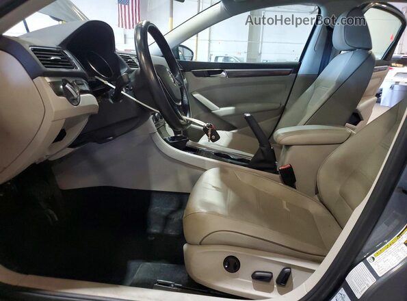 1VWBT7A35HC007776 2017 VOLKSWAGEN PASSAT Silver Vista interior delantera