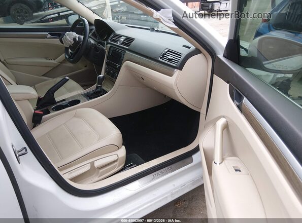 1VWBT7A37GC061031 2016 VOLKSWAGEN PASSAT White Widok wnętrza z przodu