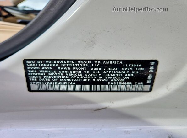 1VWBT7A37HC032744 2017 VOLKSWAGEN PASSAT White Vista del compartimento del motor
