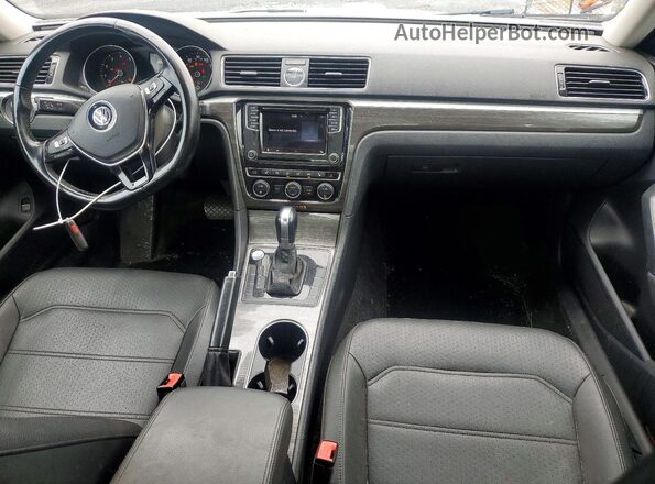 1VWBT7A37HC037166 2017 VOLKSWAGEN PASSAT White Вид панелі приладів