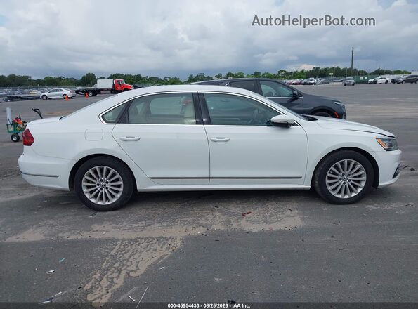 1VWBT7A3XHC011838 2017 VOLKSWAGEN PASSAT White Widok wnętrza z tyłu