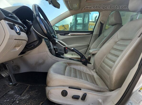 1VWCT7A35HC062166 2017 VOLKSWAGEN PASSAT White Вид салону спереду