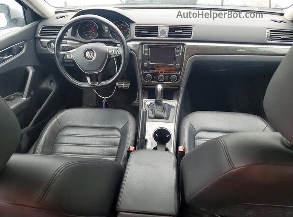 1VWCT7A36GC055919 2016 VOLKSWAGEN PASSAT Серебряный Вид панели приборов