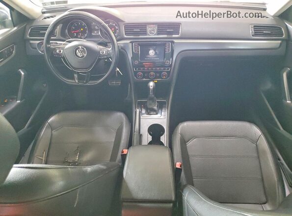 1VWDT7A30HC035509 2017 VOLKSWAGEN PASSAT Black Dashboard view