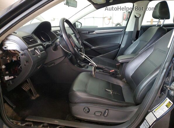 1VWDT7A30HC035509 2017 VOLKSWAGEN PASSAT Black Front interior view