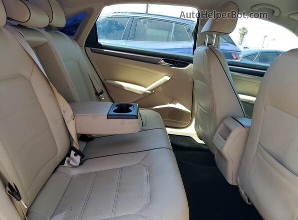 1VWDT7A30HC035591 2017 VOLKSWAGEN PASSAT Black Widok tylnych siedzeń