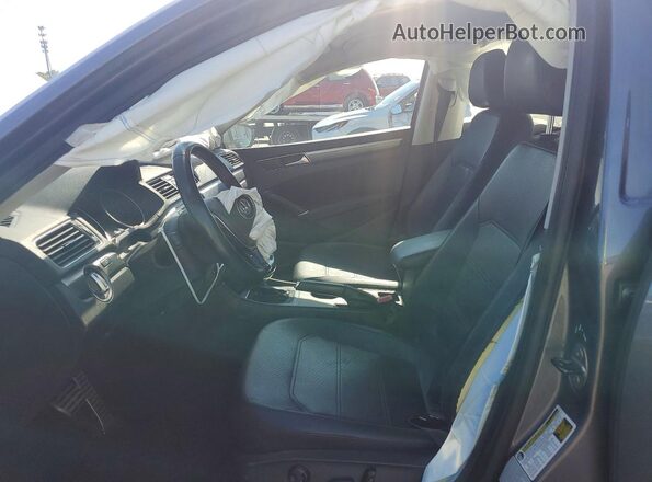 1VWDT7A30HC063438 2017 VOLKSWAGEN PASSAT Gray Вид салону спереду