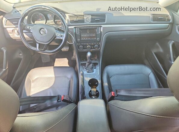 1VWDT7A31HC072312 2017 VOLKSWAGEN PASSAT White Vista del salpicadero