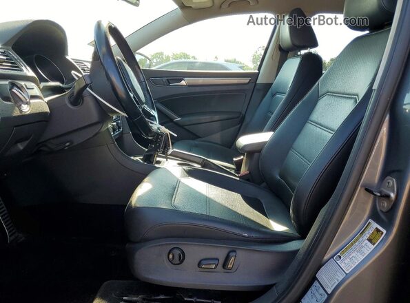 1VWDT7A31HC079650 2017 VOLKSWAGEN PASSAT Gray Front interior view