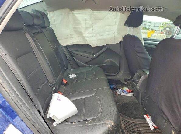 1VWDT7A32HC010806 2017 VOLKSWAGEN PASSAT Blue Rear seats view