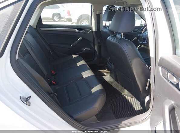 1VWDT7A33HC056824 2017 VOLKSWAGEN PASSAT White VIN კოდის სტიკერის ხედი