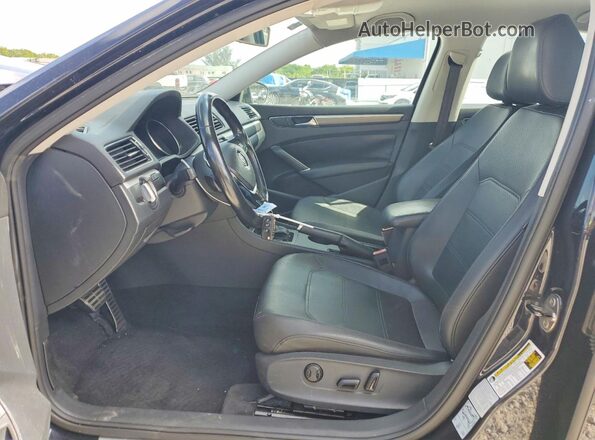 1VWDT7A33HC058167 2017 VOLKSWAGEN PASSAT Black Вид салону спереду