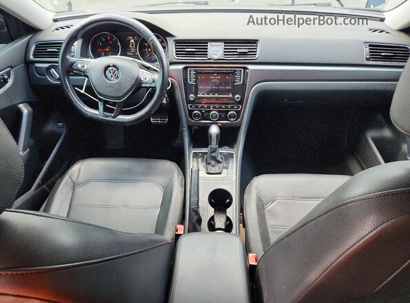 1VWDT7A33HC075227 2017 VOLKSWAGEN PASSAT Серый Вид панели приборов