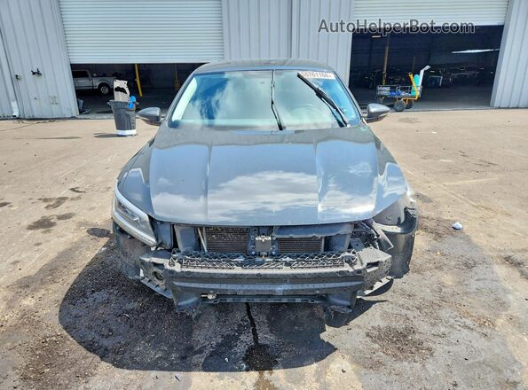 1VWDT7A33HC075227 2017 VOLKSWAGEN PASSAT Серый Вид спереди
