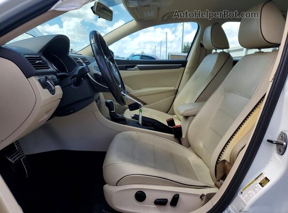 1VWDT7A34HC039255 2017 VOLKSWAGEN PASSAT White Սալոնի դիմացի տեսք