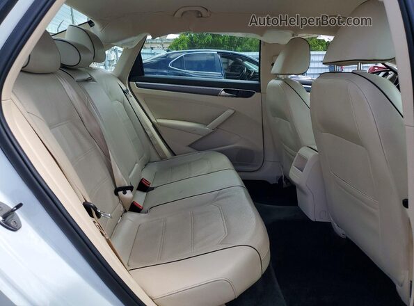 1VWDT7A34HC039255 2017 VOLKSWAGEN PASSAT White Հետևի նստատեղերի տեսք