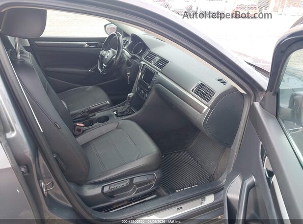 1VWDT7A34HC050451 2017 VOLKSWAGEN PASSAT Gray Vista interior delantera