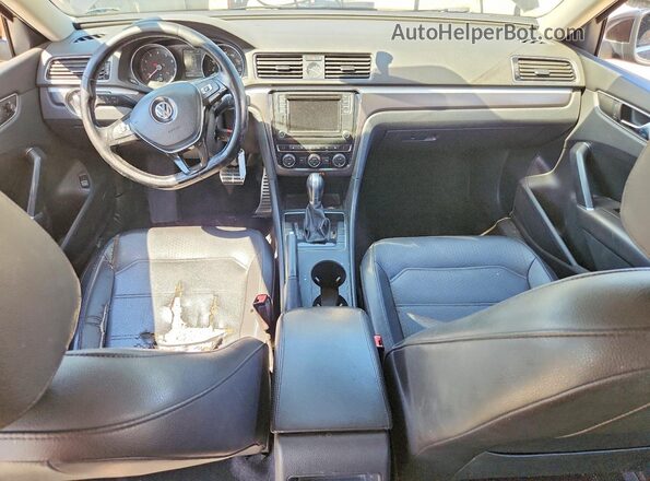 1VWDT7A36HC032338 2017 VOLKSWAGEN PASSAT Black Vista del salpicadero
