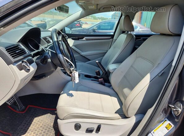 1VWDT7A36HC044148 2017 VOLKSWAGEN PASSAT Silver Vista interior delantera