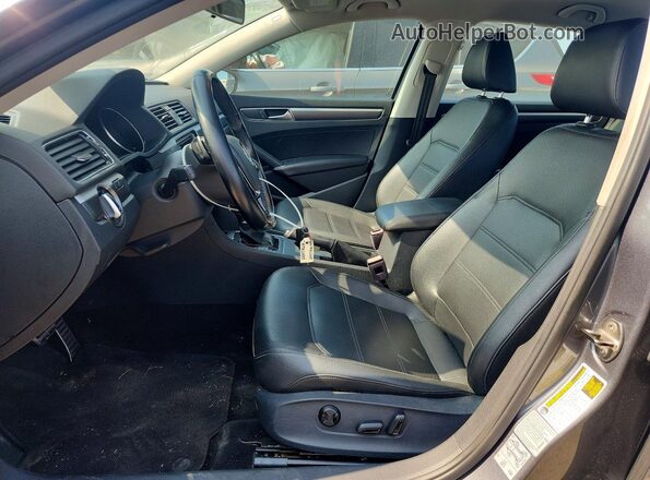 1VWDT7A37HC085002 2017 VOLKSWAGEN PASSAT Серый Вид салона спереди