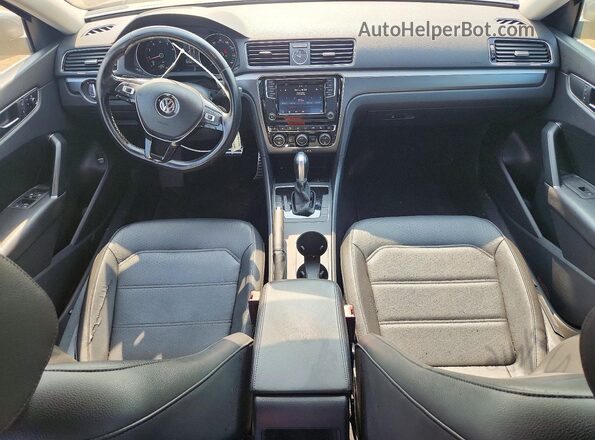 1VWDT7A37HC085002 2017 VOLKSWAGEN PASSAT Серый Вид панели приборов