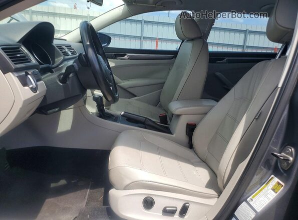 1VWDT7A39HC083669 2017 VOLKSWAGEN PASSAT Gray Widok wnętrza z przodu