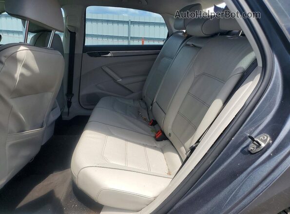 1VWDT7A39HC083669 2017 VOLKSWAGEN PASSAT Gray Widok tylnych siedzeń