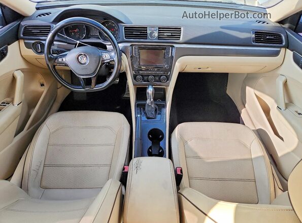 1VWDT7A3XHC008947 2017 VOLKSWAGEN PASSAT White Вид панелі приладів