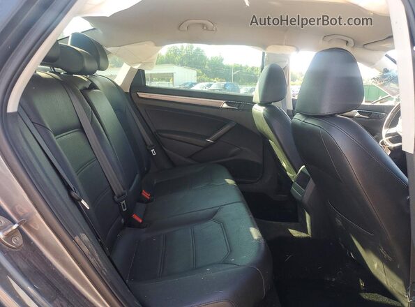 1VWDT7A3XHC032777 2017 VOLKSWAGEN PASSAT White Вид задніх сидінь