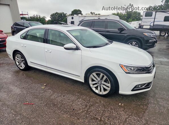 1VWGT7A30HC004967 2017 VOLKSWAGEN PASSAT Белый Передняя правая четверть