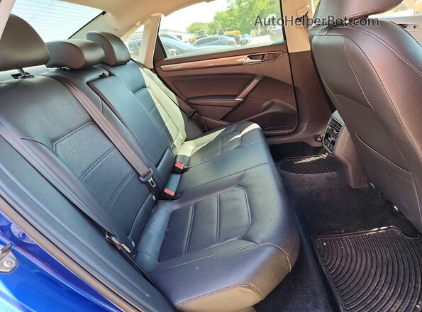 1VWGT7A33HC030804 2017 VOLKSWAGEN PASSAT Blue Widok tylnych siedzeń