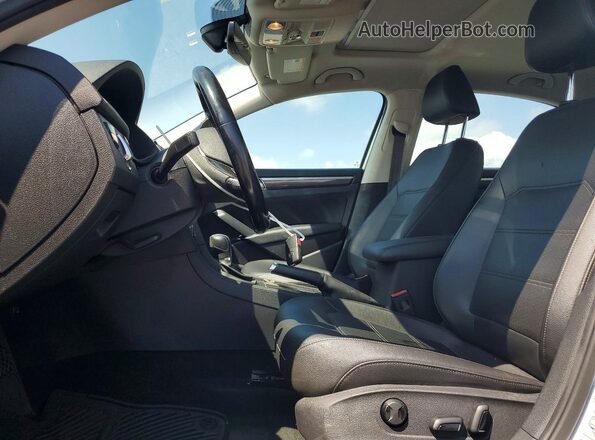 1VWGT7A35HC050312 2017 VOLKSWAGEN PASSAT White Widok wnętrza z przodu