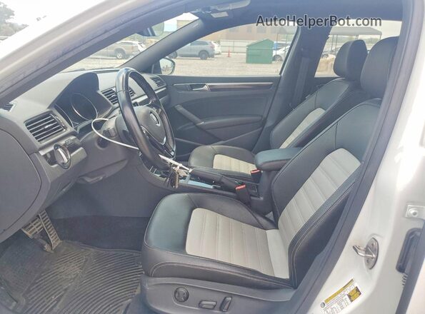 1VWJM7A34JC035115 2018 VOLKSWAGEN PASSAT White წინა სალონის ხედი