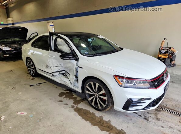 1VWJM7A3XJC038648 2018 VOLKSWAGEN PASSAT White Передня права чверть