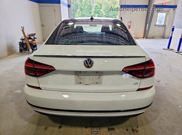 1VWJM7A3XJC038648 2018 VOLKSWAGEN PASSAT White Вид ззаду